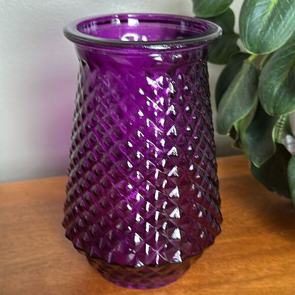 Purple Diamond Art Deco Textured Glass Vase! - Picture 5 of 5